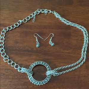 Silver circle necklace witch matching earrings
